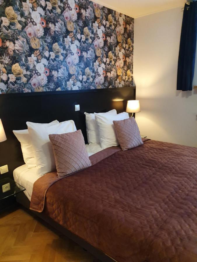 City Hotel Мепел Екстериор снимка